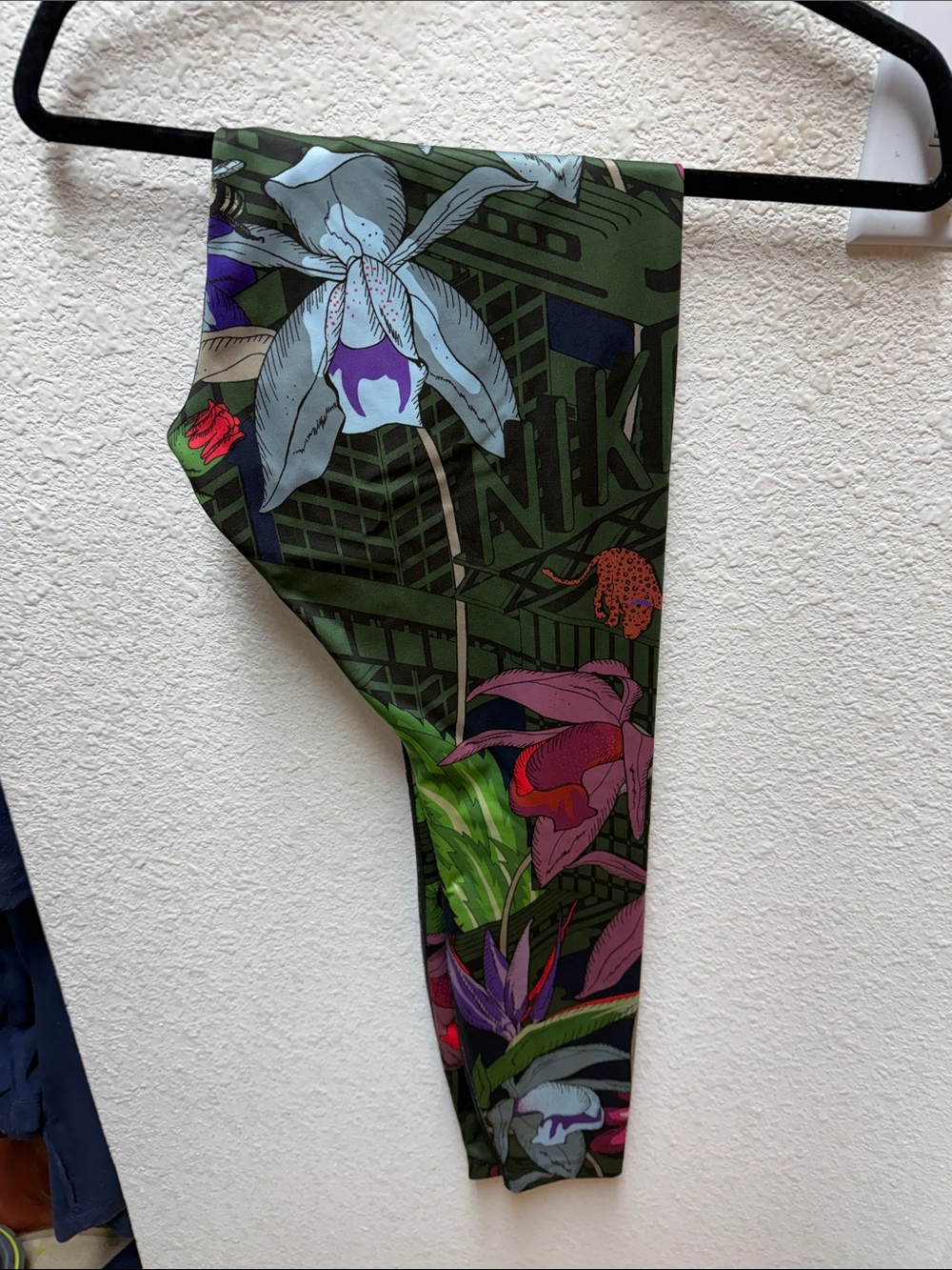 Nike women’s Olive Green Floral Print Leggings
